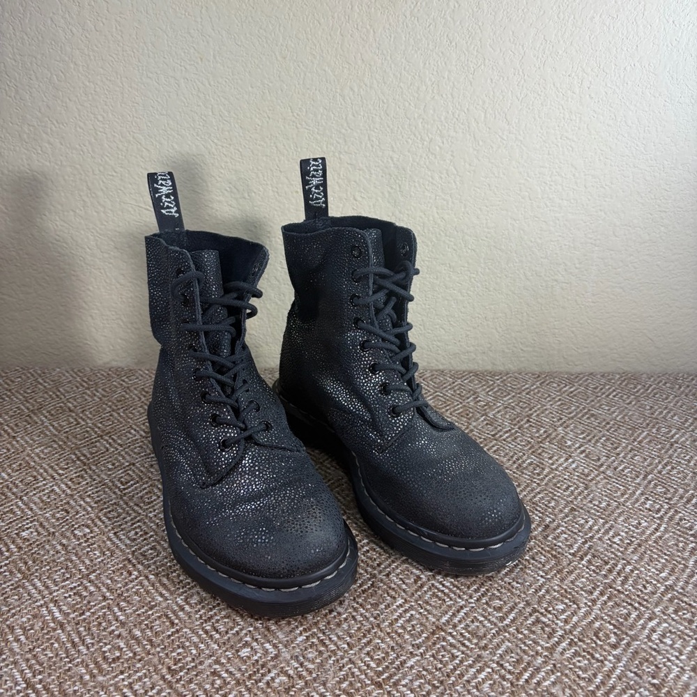 Dr Doc Martens Boots Womens SZ 7 EU 38 Pascal Black Leather Goth Grunge Punk - Picture 1 of 11